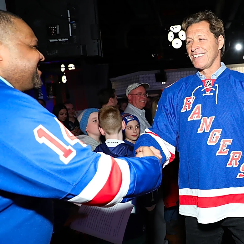 Ex-NHL star Ron Duguay leaves hospital after collapse, will try new cancer drug