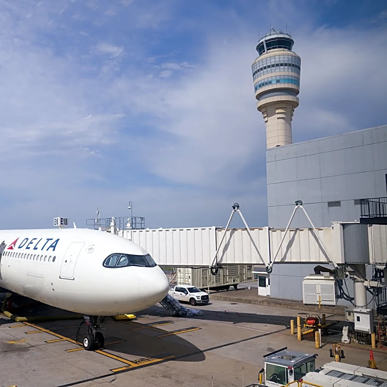 How close were Delta planes to crashing at Atlanta airport?
