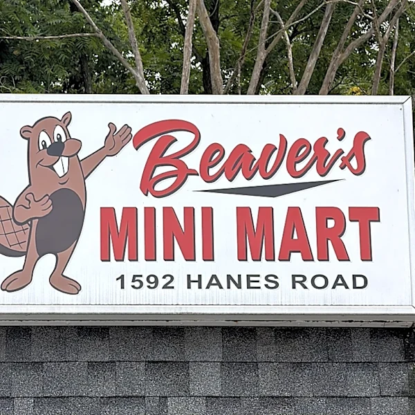Mini mart sued by Buc-ee's receives support with merch