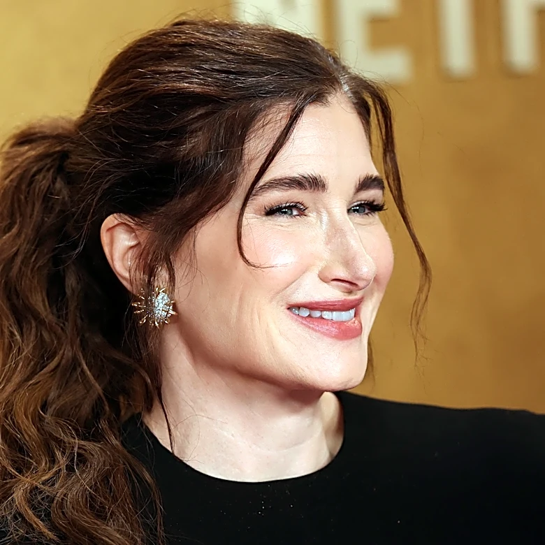 Kathryn Hahn knows back-to-school costs add up—Save with these Amazon finds