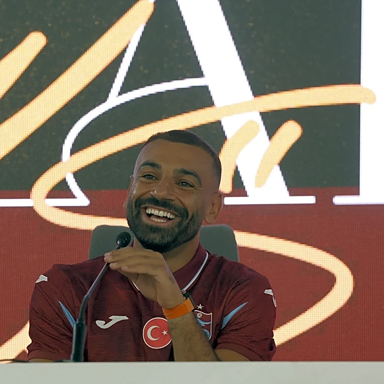 Mo Salah gets enthusiastic welcome from Trabzonspor after signing with Turkish club