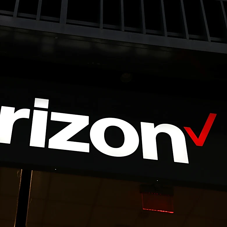 Is Verizon down? Customers report service issues Saturday