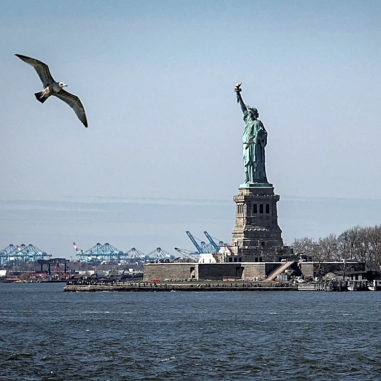 Woman, infant dead after boat overturns in New York Harbor, police say