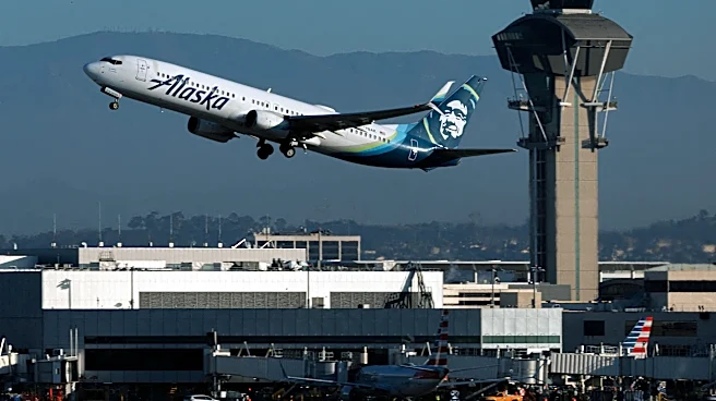 Alaska Airlines flight deplanes after reported threats from passengers