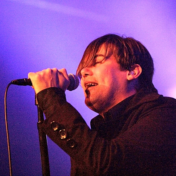 Grinspoon singer Phil Jamieson breaks his back onstage, cancels tour