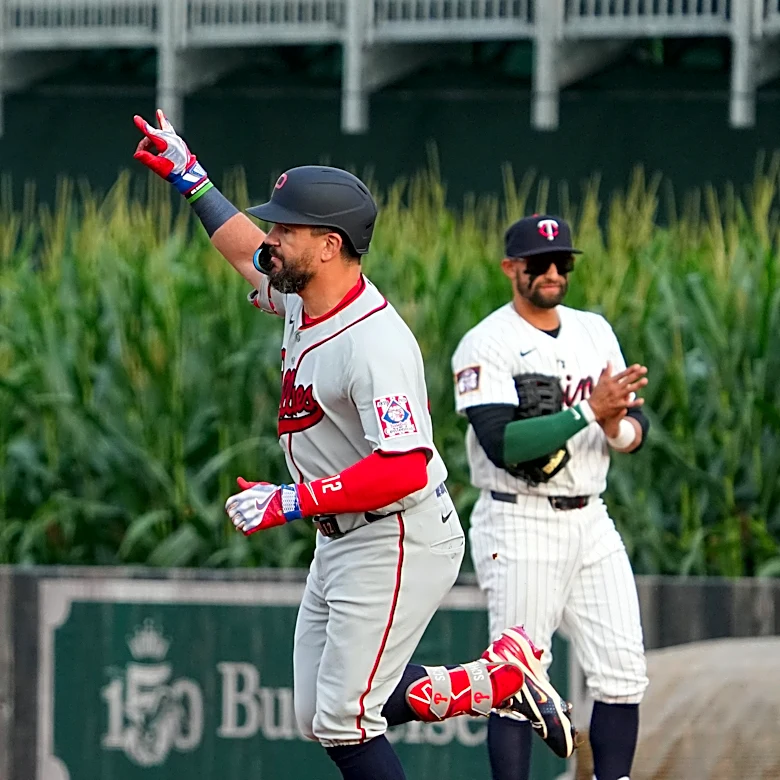 Field of Dreams game winners and losers: Kyle Schwarber king of the corn