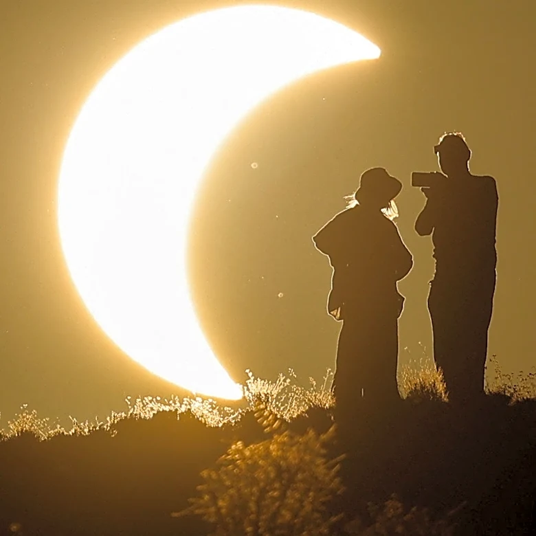 Eclipse show, Amelia Earhart's plane, tears for Jackie: Week in review