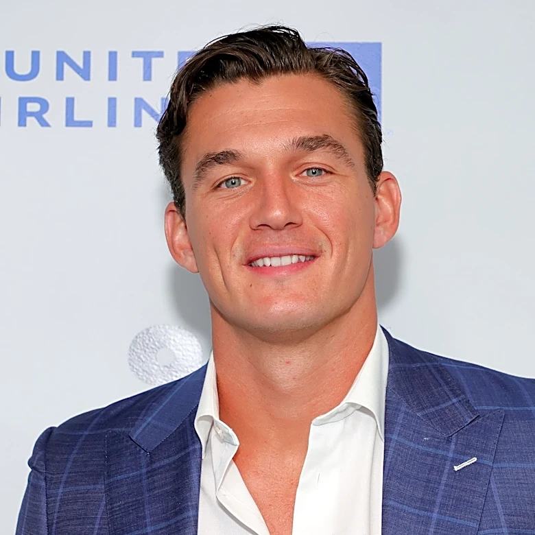 'Bachelorette' alum Tyler Cameron announces engagement to Tate Madden