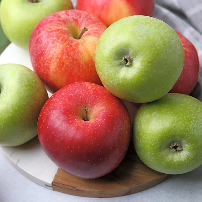 Green apples vs. red apples and whether one is better than the other