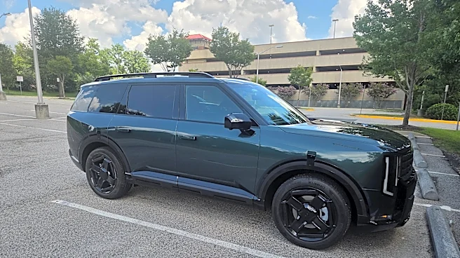 Is the gas-powered or hybrid Kia Telluride the better SUV?