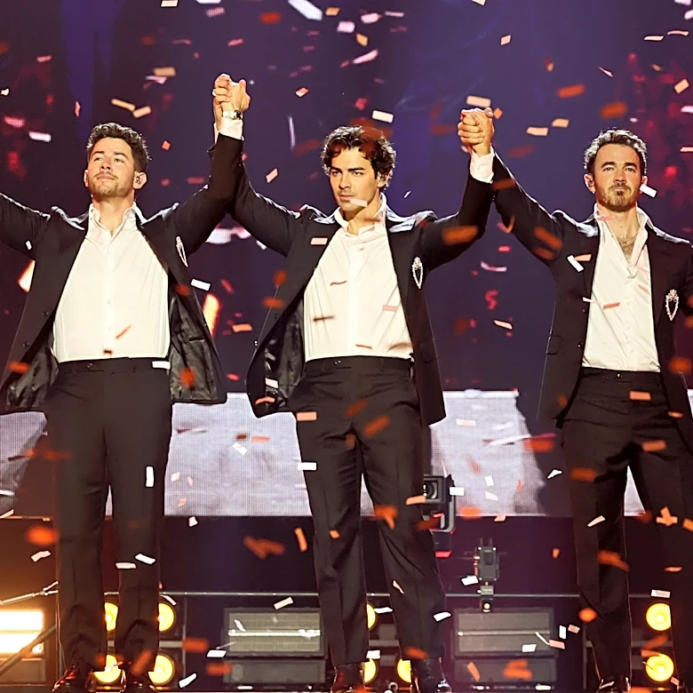 Jonas Brothers bring out major surprise guest, debut new song at MSG show