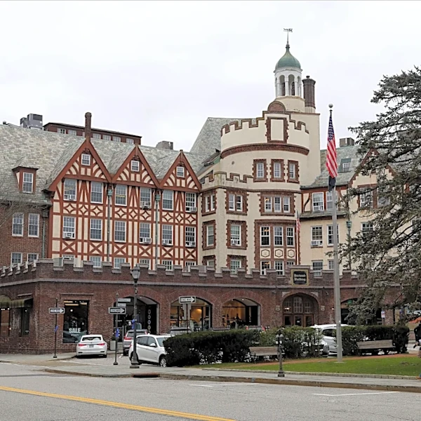 Here are the 10 wealthiest suburbs in America