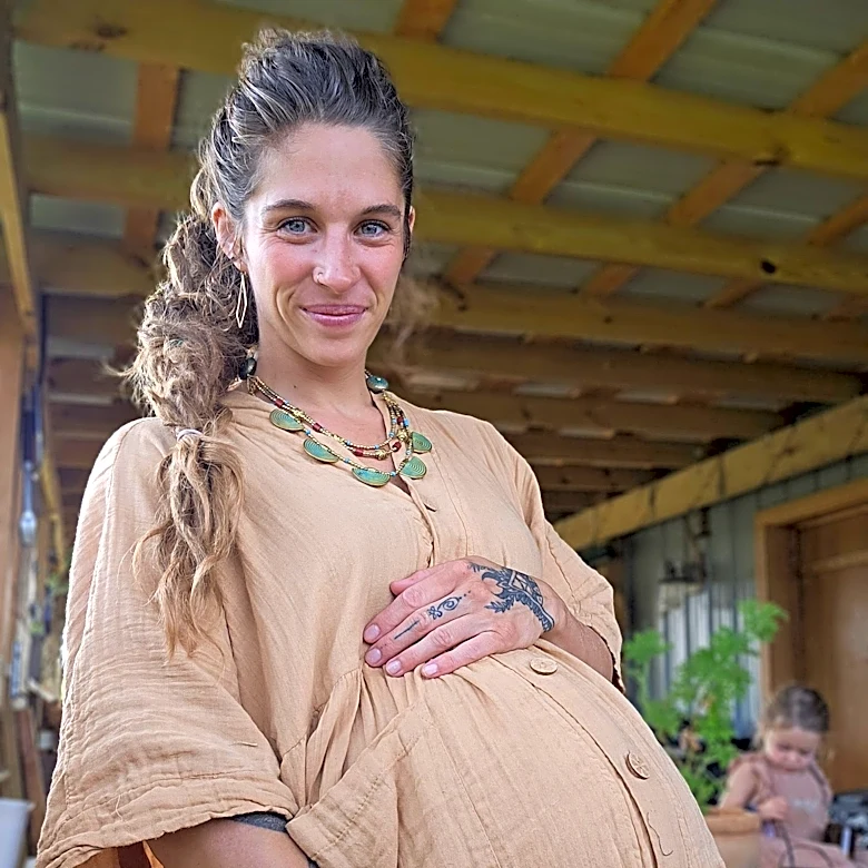 Some pregnant women are trying 'free births.' Doctors are worried.