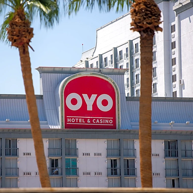 Travelers say Las Vegas hotel listings masked what they booked
