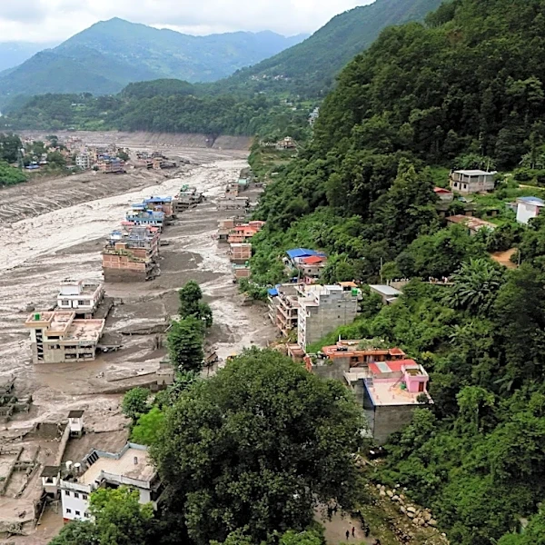 ¿Qué causó las inundaciones en Nepal y Tíbet? Más de 350 muertos