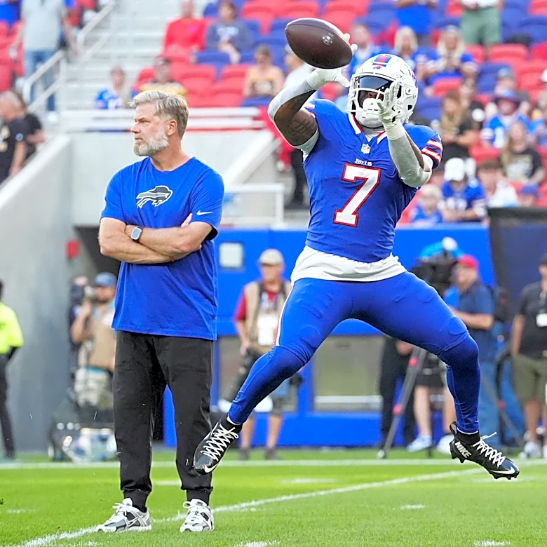Bills' Ray Davis victimized by hilarious announcer's jinx on muffed punt