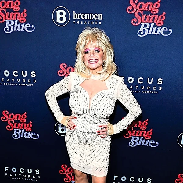 CNN apologizes for mistakenly airing photo of Dolly Parton impersonator