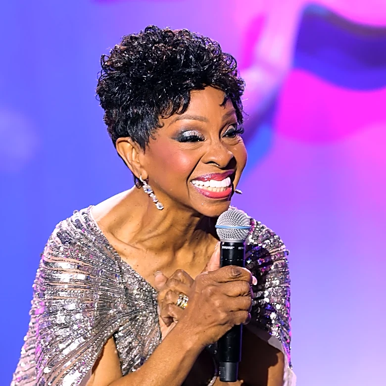 Gladys Knight sparks concerns, cuts back performances