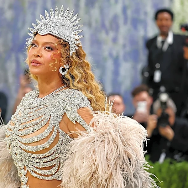 Beyoncé unveils 'B'Day' deluxe album tracklist featuring new music