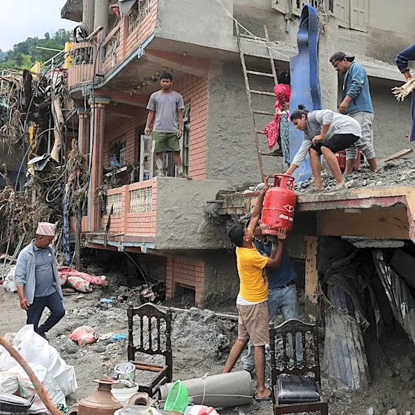 Search efforts continue as deaths pass 600 in Nepal flood disaster