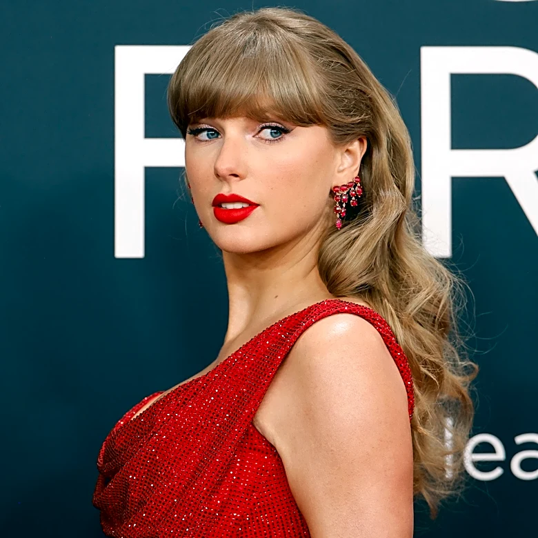 Taylor Swift donates $50K to heroic mom struck by car while saving teen