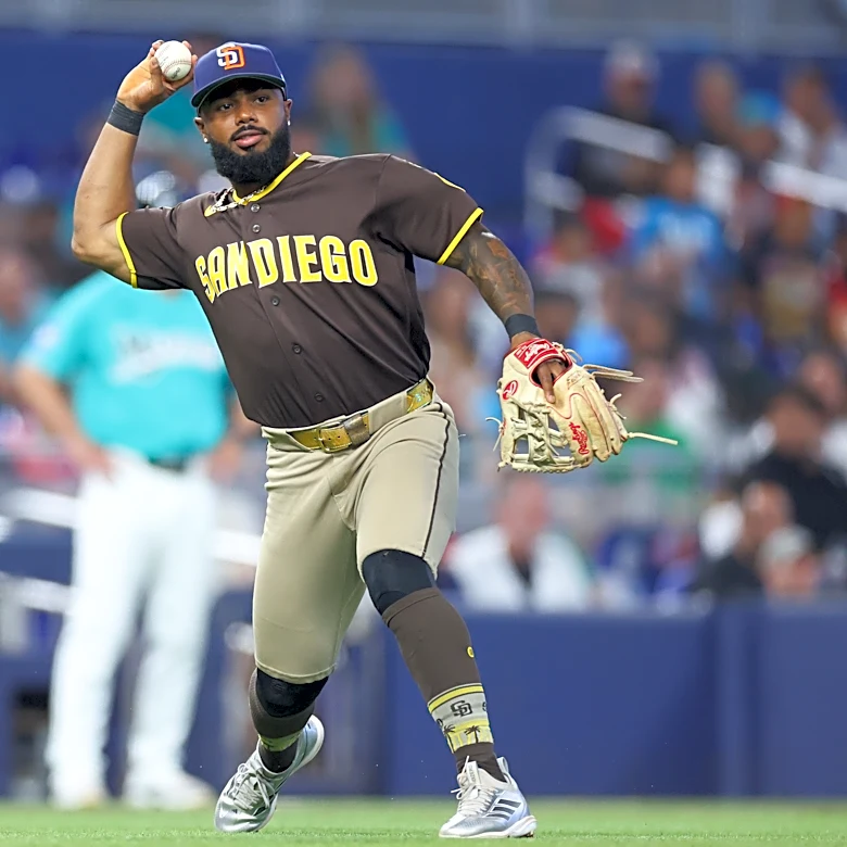 Padres' Luis Rengifo carted off field during game vs. Rays