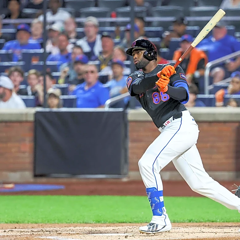 Orioles add outfielder Luis Robert off waivers for stretch run, per reports