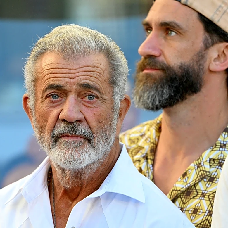Mel Gibson apologizes after mocking ASL interpreter in viral video