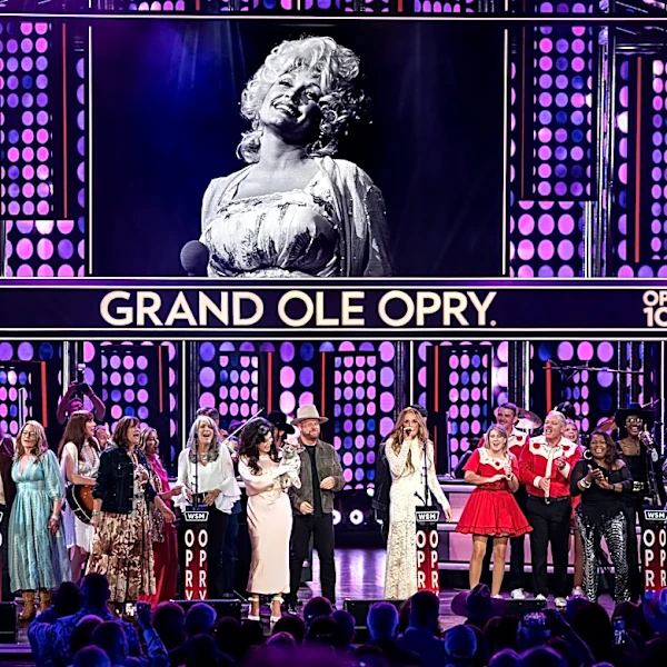'Dolly’s legacy lives on' as butterfly appears during Dolly Parton tribute