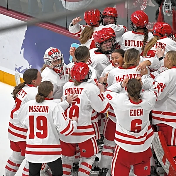 Men's, women's Wisconsin hockey to host two conference powers at Lambeau Field