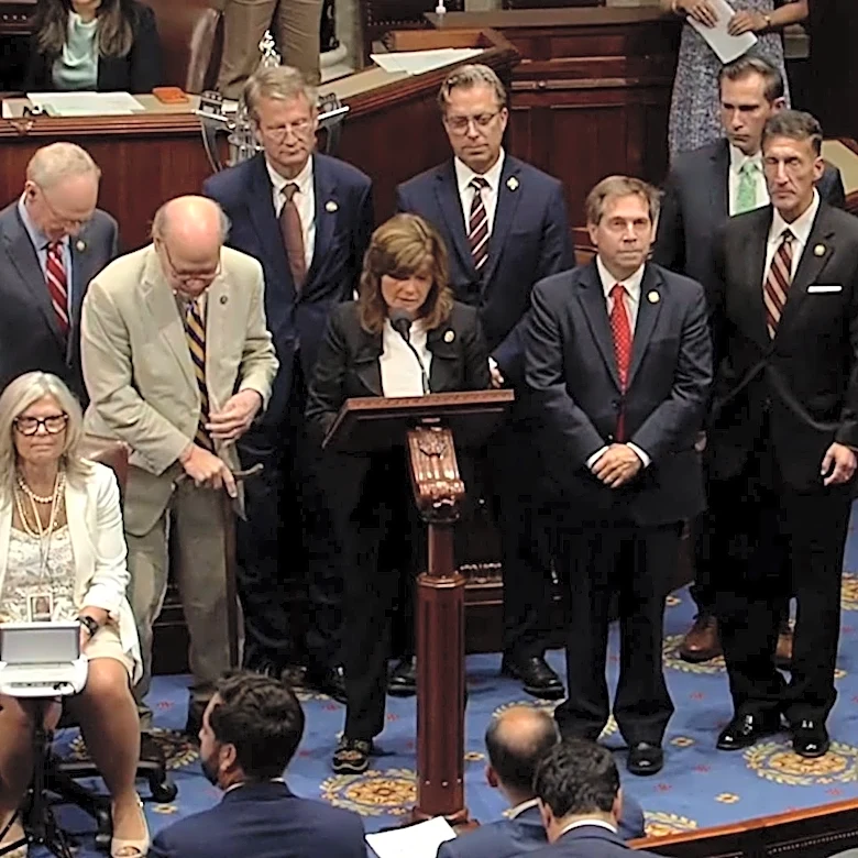 See the US House observe moment of silence to remember Dolly Parton