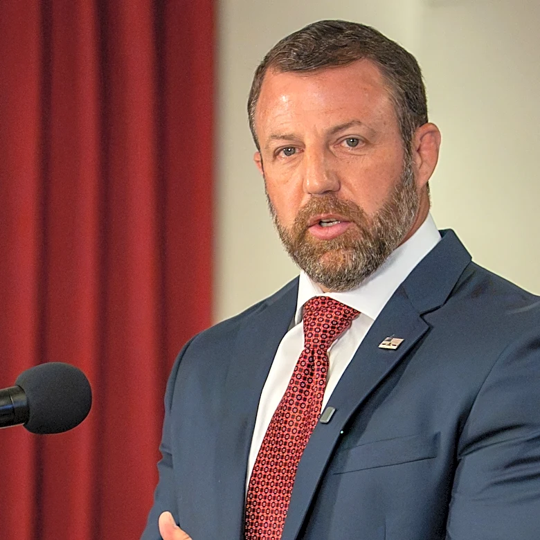 Plane carrying DHS chief Markwayne Mullin diverted after engine failure