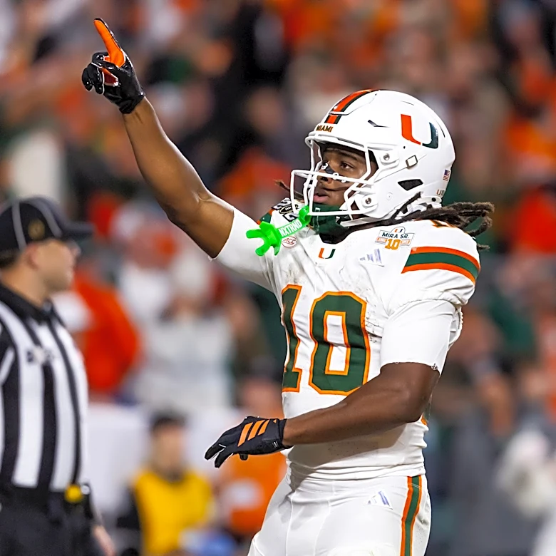 Malachi Toney strikes Heisman pose twice in first quarter of Miami season-opener
