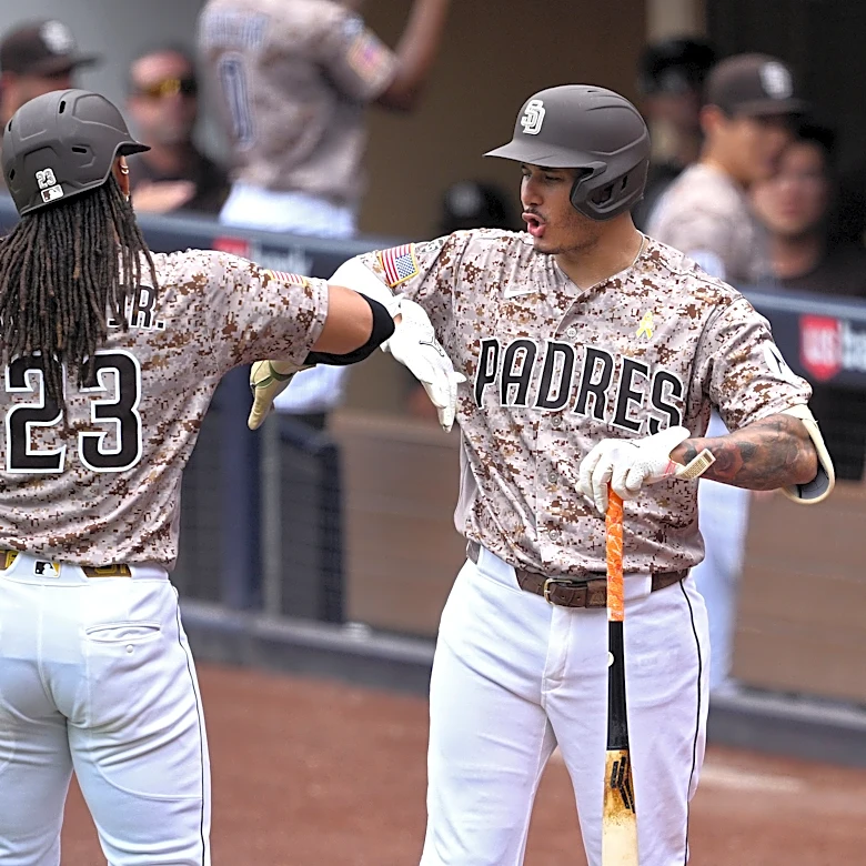 San Diego Padres open with three consecutive home runs to down Yankees