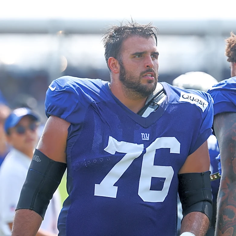 Jon Runyan agrees to extension