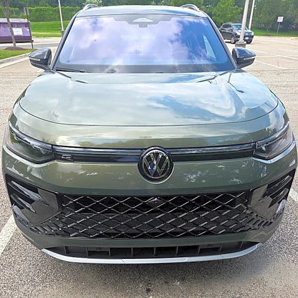 We drove two of the best new family SUVs. Here's how they compare