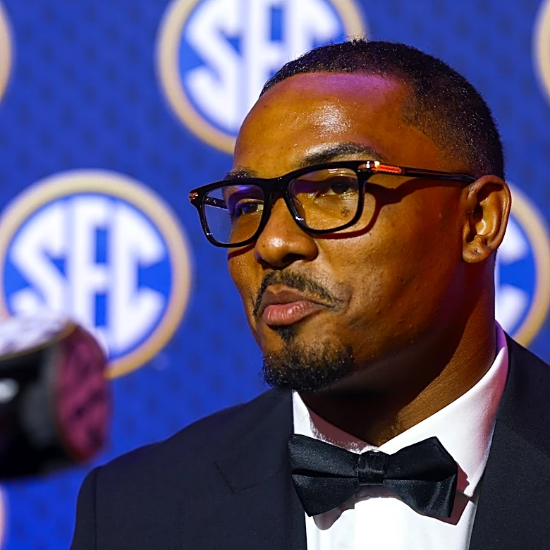 Tennessee LB Arion Carter to turn NCAA suspension into cancer research donations