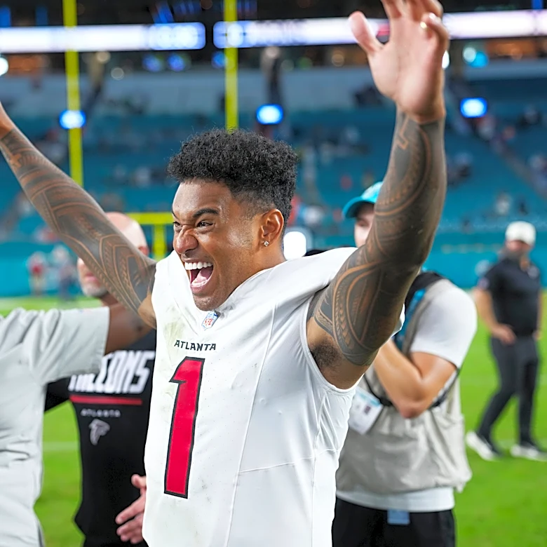 Celebrate a Falcons win with these Papa Johns pizza deals this fall