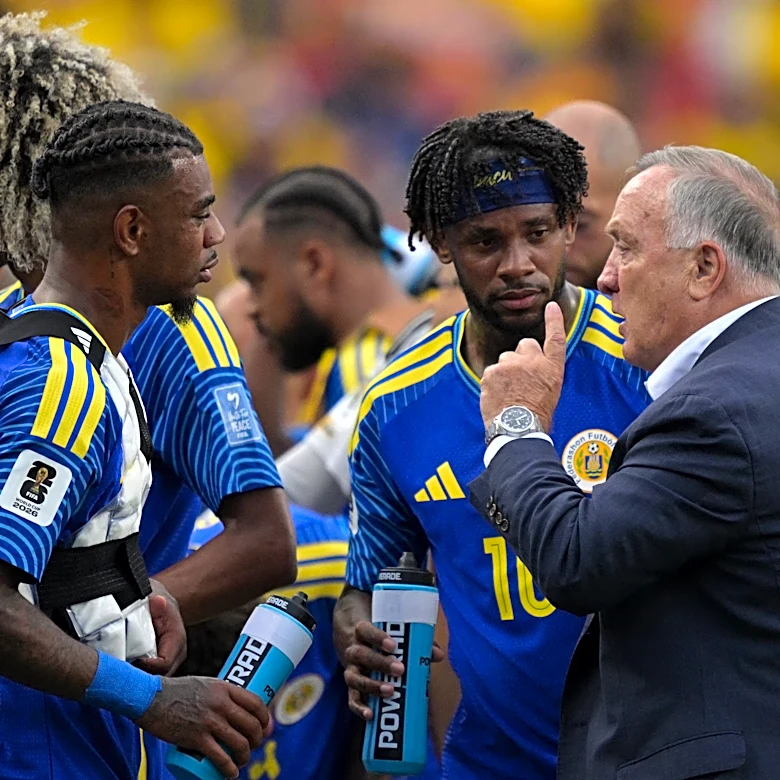 Dick Advocaat staying with Curacao national team through 2027 after extension