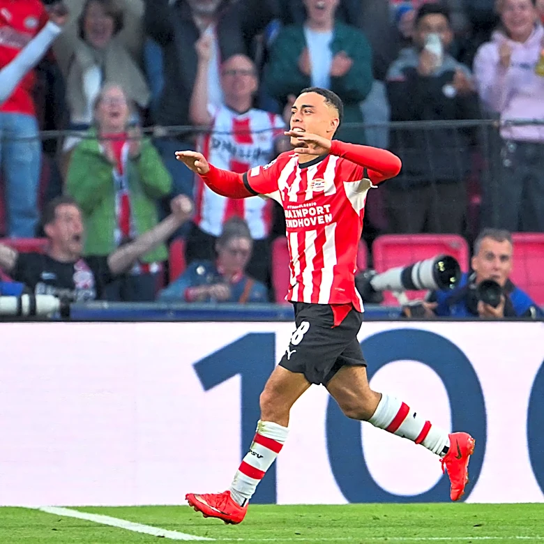 WATCH: USMNT defender Sergino Dest brings PSV level in UEFA Champions League