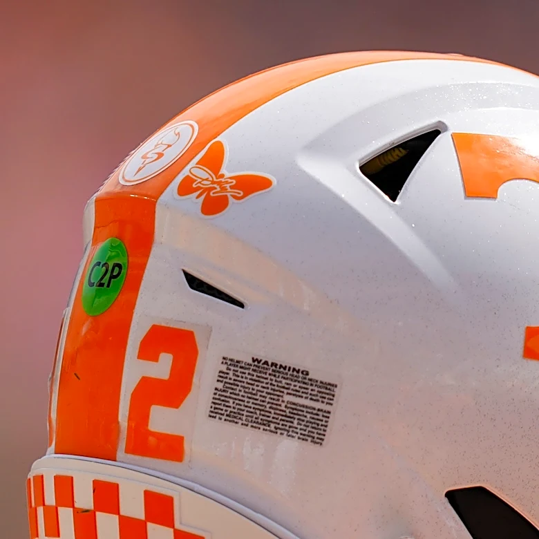 'My Tennessee Mountain Home:' Vols to honor Dolly Parton with helmet decal all season