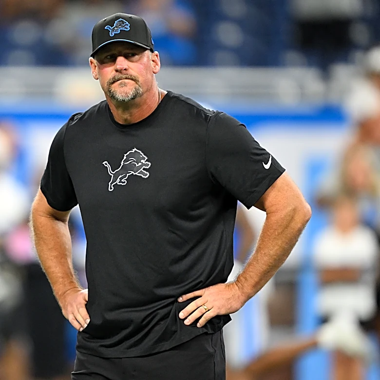 Dan Campbell clocks out at Applebee's to focus solely on Lions in 2026