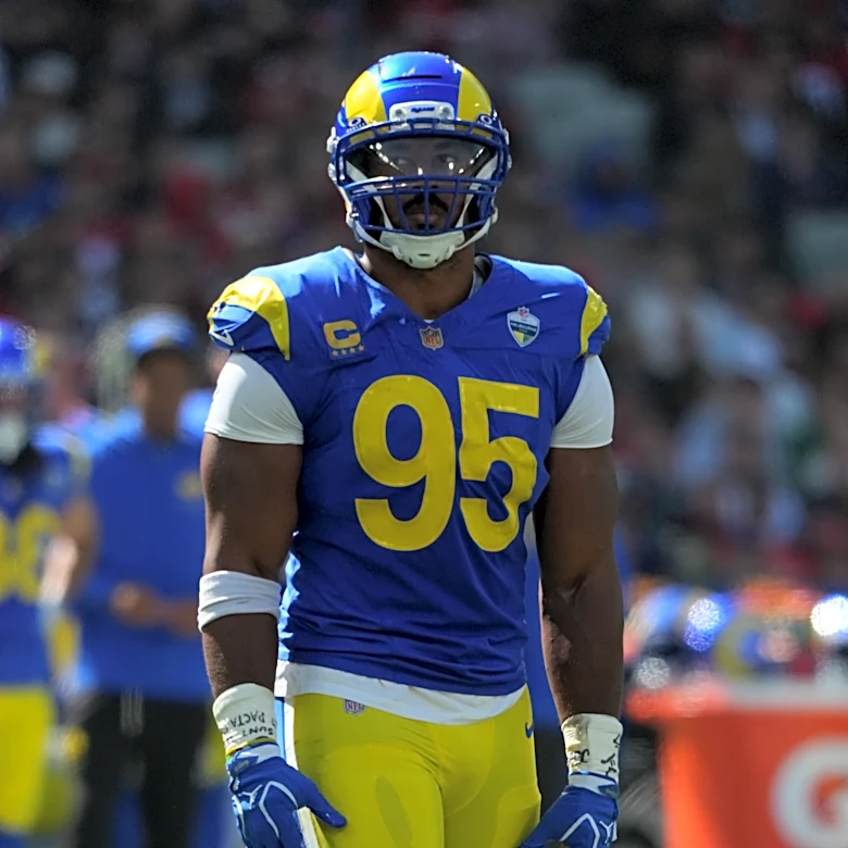 Myles Garrett to undergo knee surgery, placed on IR: Latest updates
