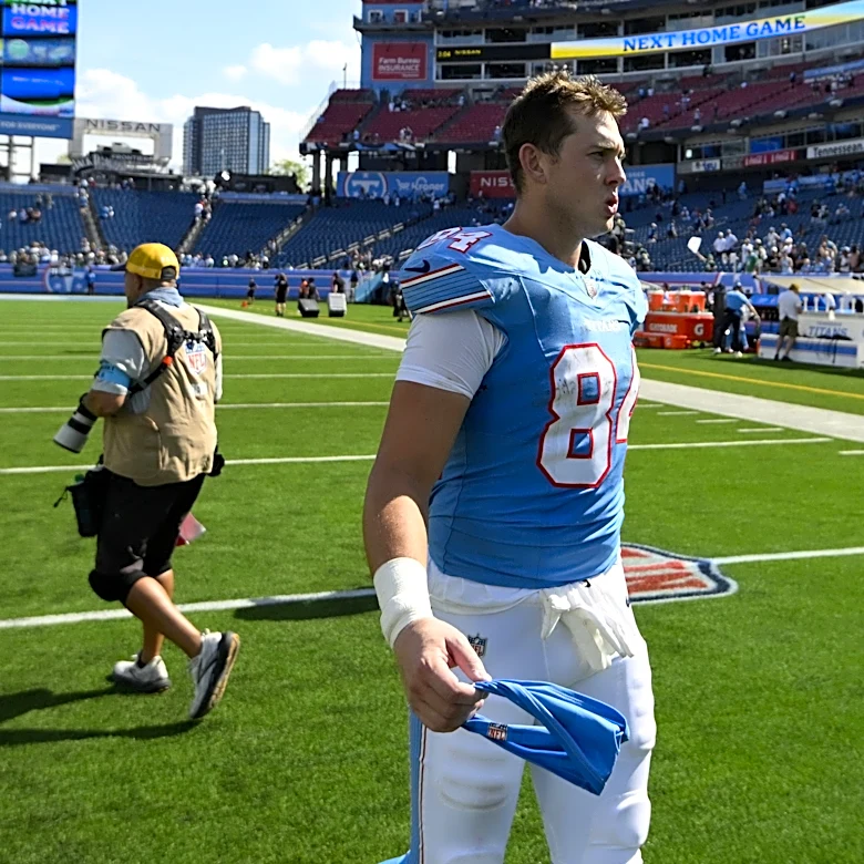 Gunnar Helm catches four passes in Week 1