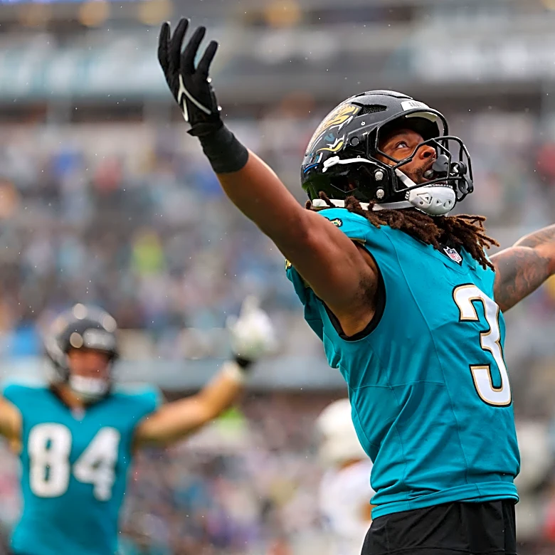 Jakobi Meyers finds end zone in opener