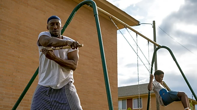 Mahershala Ali finally puts his 'Blade' training to use in 'Your Mother'