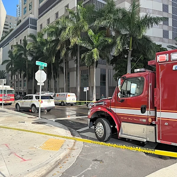 4 injured after crane collapses in Miami