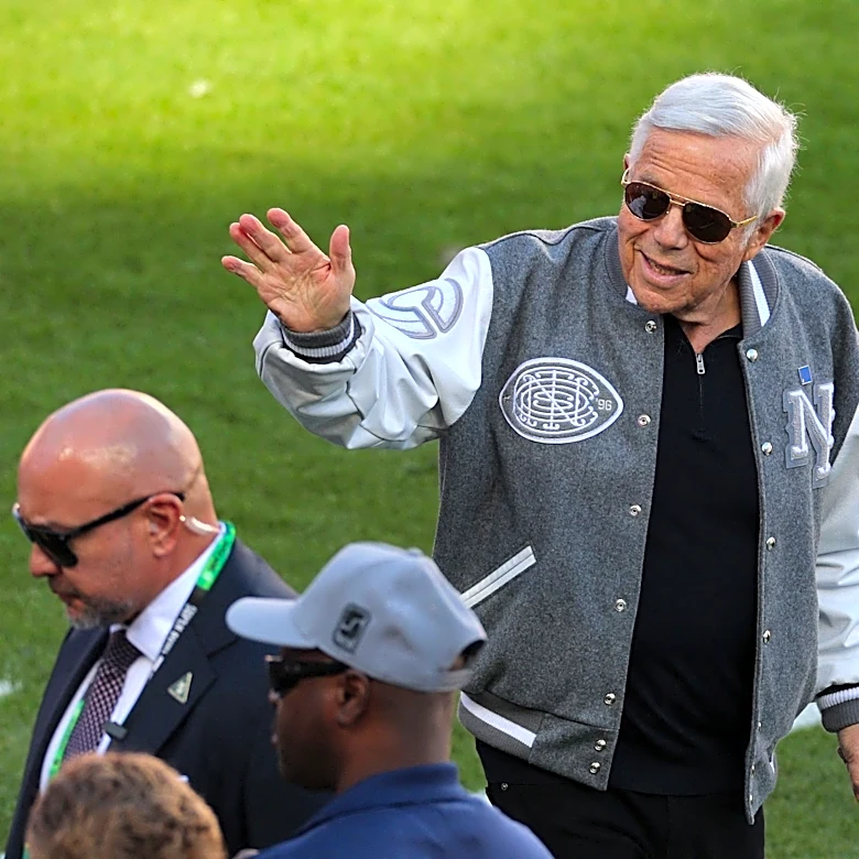 Patriots' Robert Kraft responds to Macklemore, says no 'hate speech' at stadium