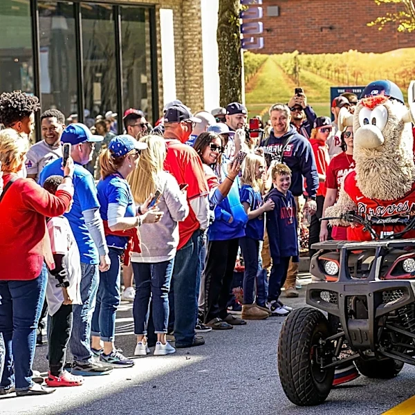 Braves minority investor urges club to sell while MLB club values high