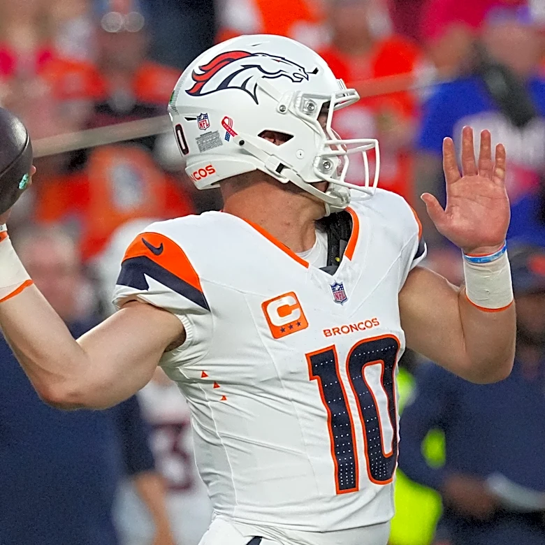 Bo Nix struggles in Monday night loss